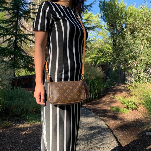 ❌ SOLD ❌ Authentic Louis Vuitton Pochette - Picture 7 of 7